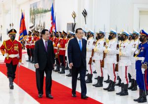 Chinese PM Li Keqiang Holds Talks with Cambodian PM Hun Sen