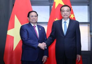 Chinese Premier Li Keqiang Meets with Prime Minister Pham Minh Chinh of Vietnam