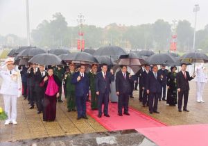 Vietnam's Leaders pay tribute to President Ho Chi Minh on Party’s founding anniversary