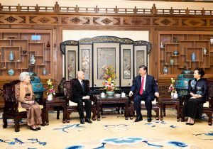 Chinese President and his wife meet Cambodian king, queen mother