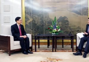 Chinese Foreign Minister Meets with Chief Executive of HKSAR 