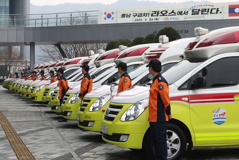 South Korea donates ambulances to Laos
