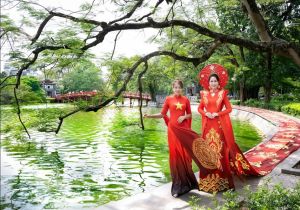 Vietnamese Ao Dai sets Guinness Vietnam record