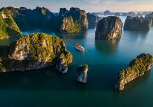 Ha Long Bay among Top 10 Most-Visited Natural Wonders