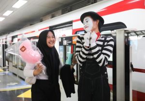 Pantomime Show on Train in Jakarta welcomes Christmas and the New Year 2024