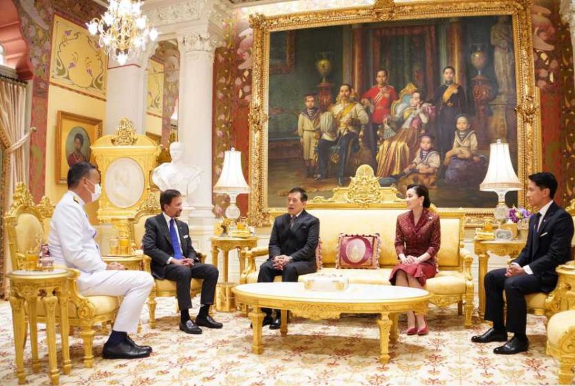 The King and Queen of Thailand meet with the Sultan of Brunei