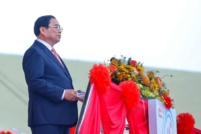 Vietnamese PM calls for concerted efforts to buid increasingly strong and prosperous Vietnam
