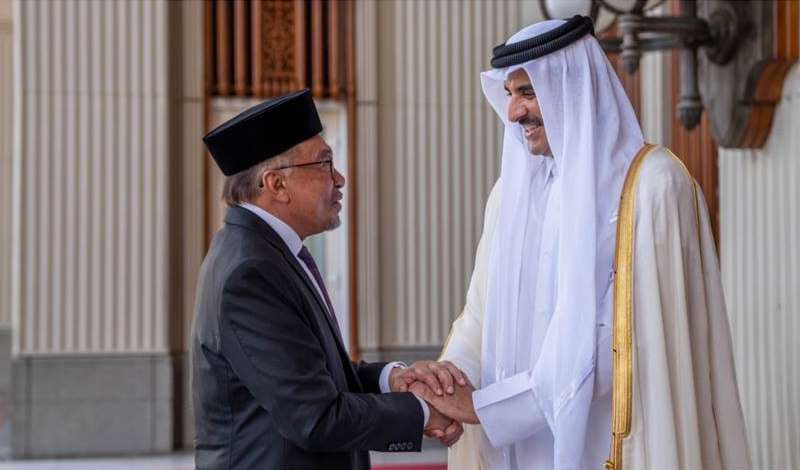 Amir of Qatar Holds Official Talks Session With Prime Minister of Malaysia