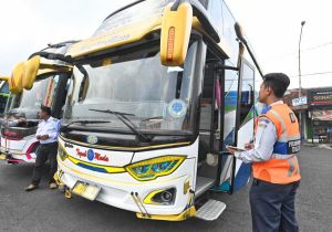Safety Tips for Booking Tourist Buses in Indonesia