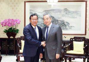 Cambodian and Chinese Top Diplomats Hold Bilateral Talks