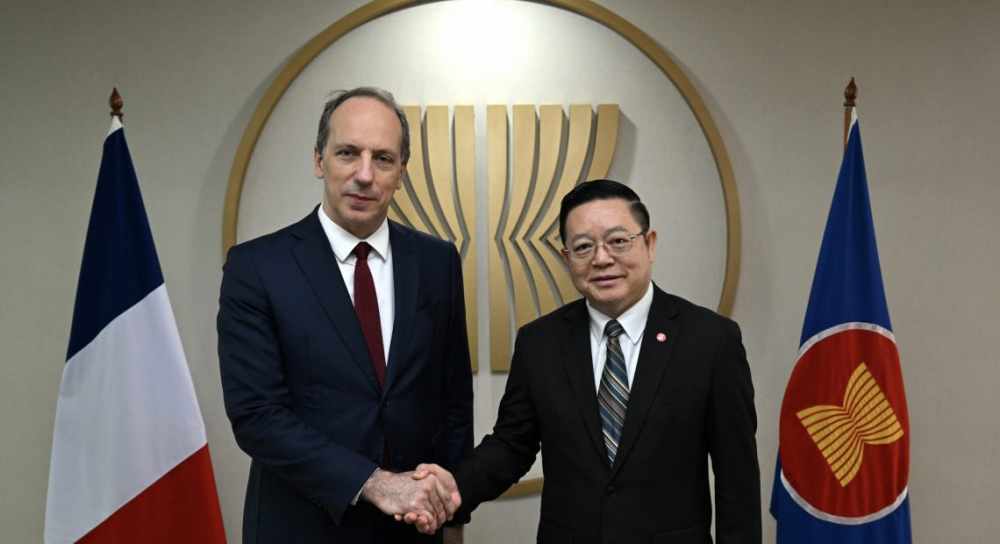 Secretary-General of ASEAN meets with Ambassador of France to ASEAN