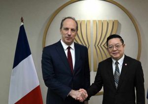 Secretary-General of ASEAN meets with Ambassador of France to ASEAN