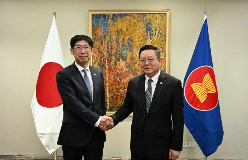 Secretary-General of ASEAN meets with Ambassador of Japan to ASEAN