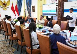 Indonesian President, Cabinet Ministers Discuss Progress of Community Schools 