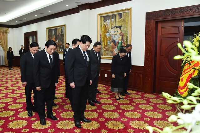 Vietnamese Leaders pay tribute to former Lao President Khamtay Siphandone