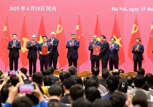 General Secretary and President Xi Jinping General Secretary of the CPV Central Committee To Lam and Vietnamese President Luong Cuong Jointly Meet Representatives Attending Chinese and Vietnamese People’s Friendship Meeting