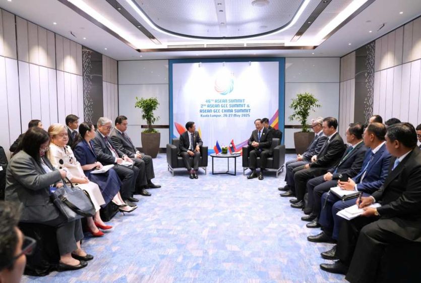Lao PM meets with Philippine President to promote and strengthen cooperation between the two countries on Sidelines of ASEAN Summit