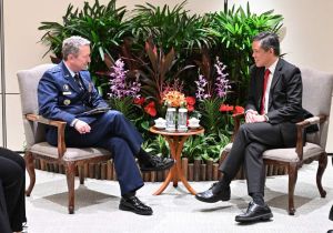 United States Chairman of the Joint Chiefs of Staff Makes Introductory Visit to Singapore