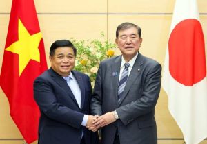 Japan Prime Minister receives a courtesy call from Deputy Prime Minister of Viet Nam