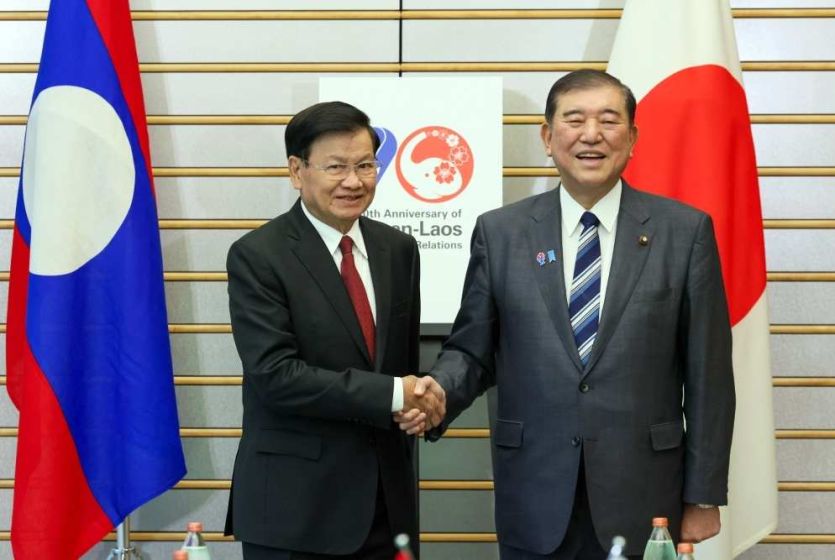 Japanese Prime Minister holds a summit meeting with Lao President  