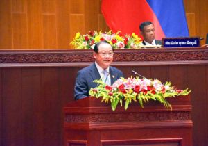 Laos Makes Strides in Foreign Debt Repayment