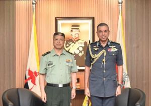 Acting Commander of Royal Brunei Armed Forces receives courtesy call from Political Commissar of Military Management College, National Defense University of China