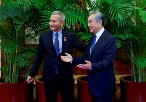 Chinese Foreign Minister Meets with Singaporean Foreign Minister 