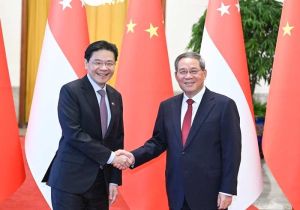 Chinese premier holds talks with Singaporean PM