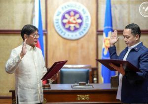 Philippine President swears in new Customs chief