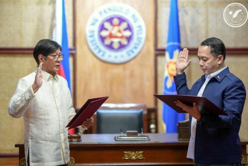 Philippine President swears in new Customs chief