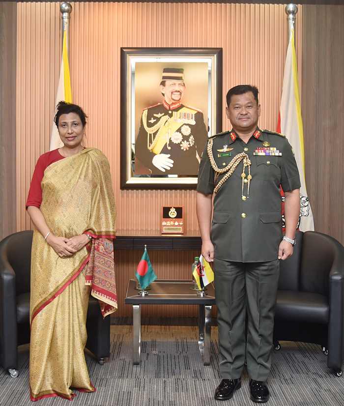 Commander of Royal Brunei Armed Forces receives an introductory call from High Commissioner of Bangladesh to Brunei 