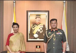 Commander of Royal Brunei Armed Forces receives an introductory call from High Commissioner of Bangladesh to Brunei 
