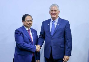 Vietnamese Prime Minister meets Cuban President on 17th BRICS Summit margin