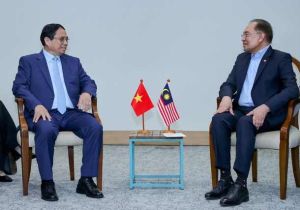 Vietnamese Prime Minister meets Malaysian counterpart on BRICS Summit sidelines