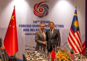 Chinese Foreign Minister Wang Yi Meets with Malaysian Foreign Minister Mohamad Hasan
