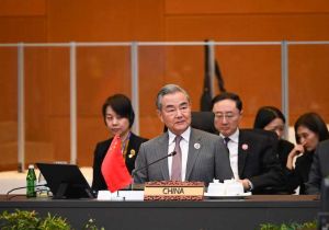 Chinese Foreign Minister Expounds China's Position on the South China Sea Arbitration Case