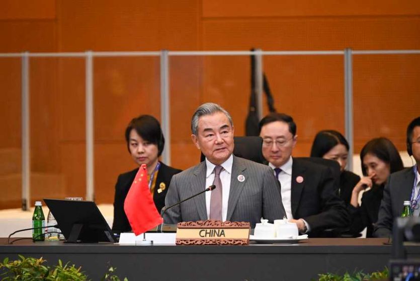 Chinese Foreign Minister Expounds China's Position on the South China Sea Arbitration Case