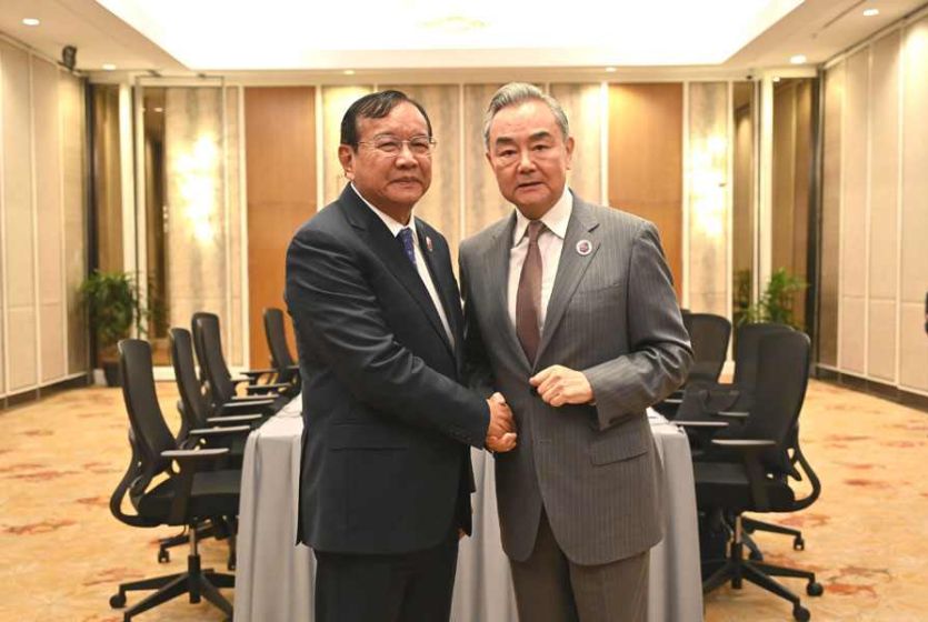 Chinese Foreign Minister Meets with Cambodian Deputy Prime Minister and Foreign Minister  