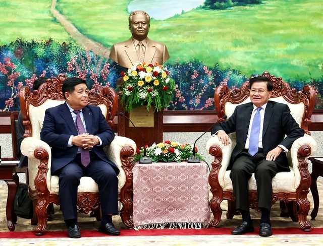 Vietnamese Deputy Prime Minister meets top Lao leaders in Vientiane