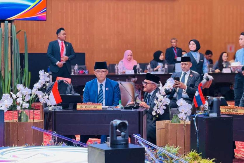  Indonesian Foreign Minister Raises Issues on Myanmar and the South China Sea at the ASEAN Retreat Meeting 