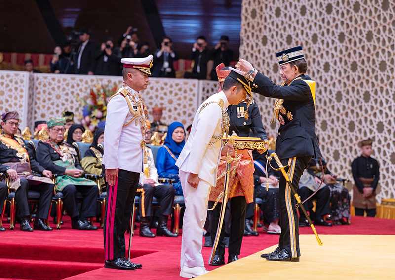 Brunei Sultan Confers the Most Exalted Order of Paduka Keberanian Laila Terbilang (D.P.K.T.)  to Chief of Defence Forces, Singapore Armed Forces