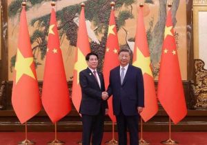 Vietnamese President holds talks with top Chinese leader Xi Jinping