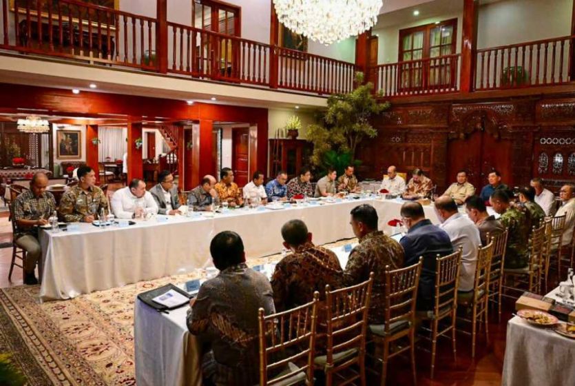 Indonesian President, Ministers Discuss Government’s Strategic Programs   