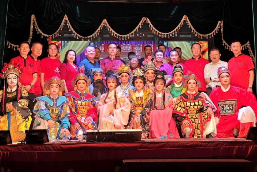 Chinese Ambassador to Brunei Attends Mid-Autumn Festival Lantern Event of Teng Yun Temple