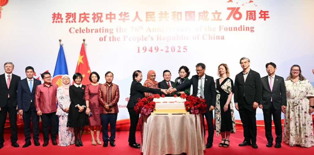 Chinese Ambassador to ASEAN Hosts a Reception to Celebrate the 76th Anniversary of the Founding of PRC
