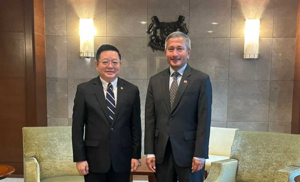 Secretary-General of ASEAN meets with the Minister for Foreign Affairs of the Republic of Singapore