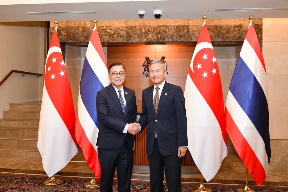 Thai Foreign Minister has a bilateral discussion with Singaporean Foreign Minister  