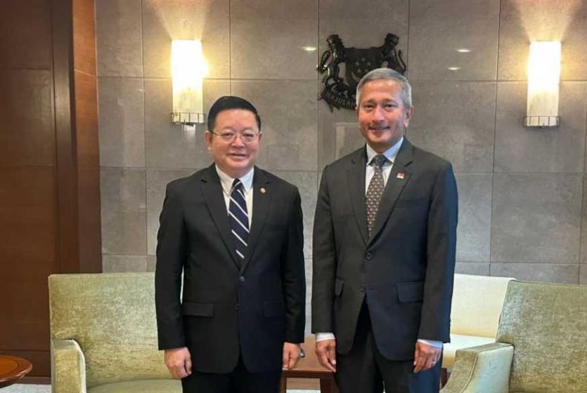 Secretary-General of ASEAN meets with the Minister for Foreign Affairs of the Republic of Singapore