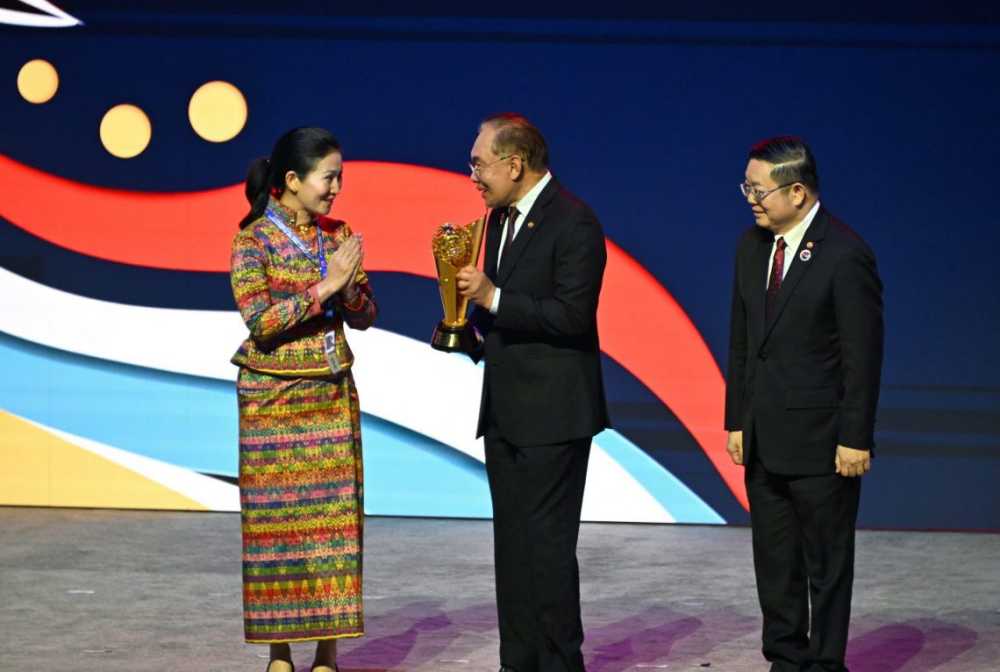 Union Youth Federations of Cambodia receives ASEAN Prize 2025