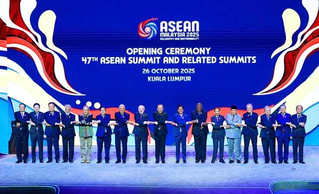 Vietnamese Prime Minister attends opening ceremony of 47th ASEAN Summit